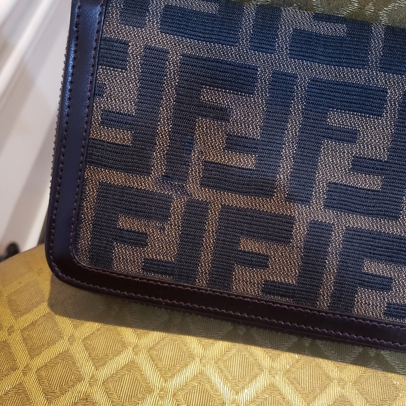 FENDI ZIP AROUND LONG WALLET - Picture 3 of 12